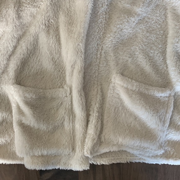 Design Lab White Fluffy Sweater - Picture 2 of 4